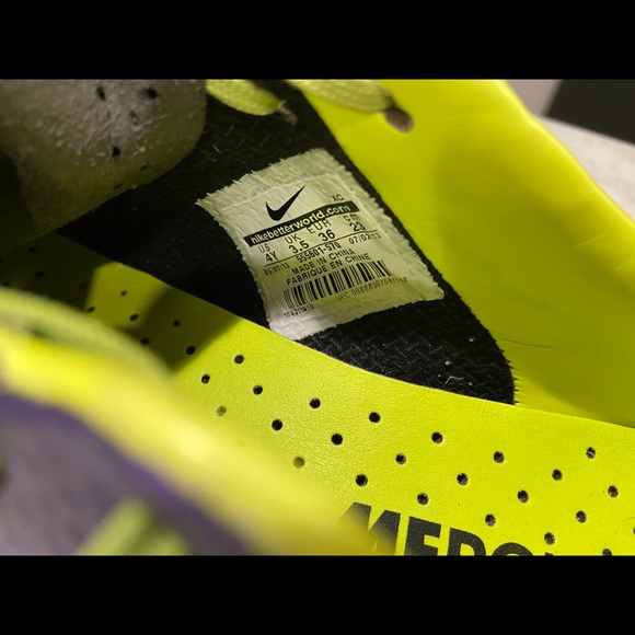 Nike Mercurial Vapour soccer cleats. 4Y Used with scuffing. - Picture 6 of 7
